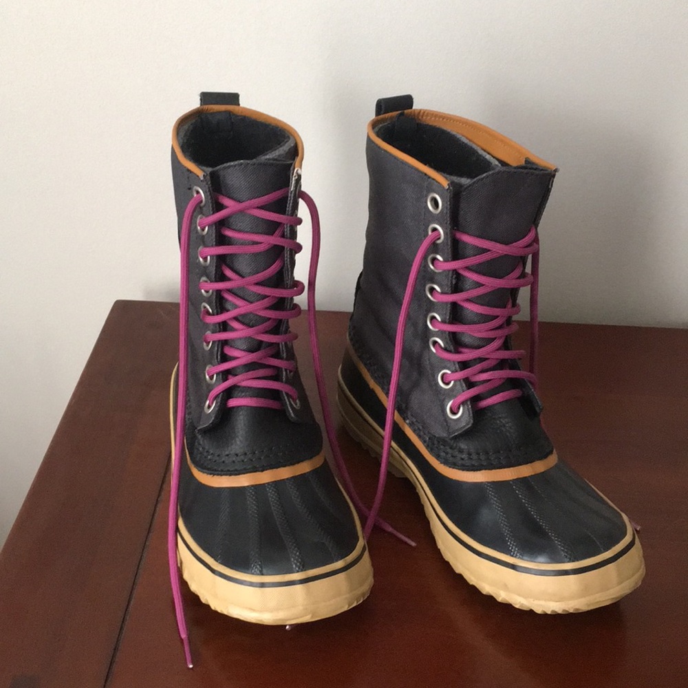 Sorel.  Size 9